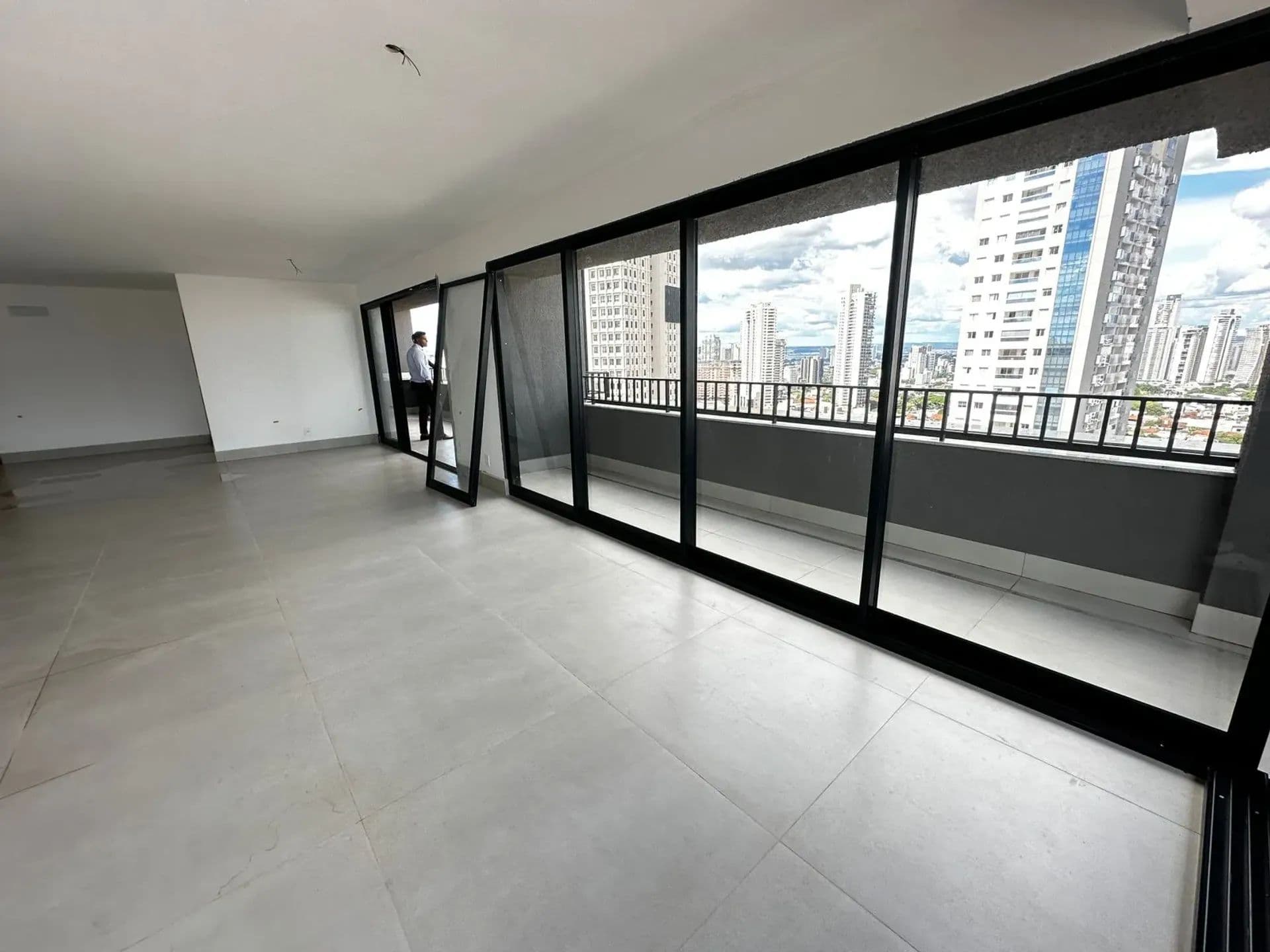 Penthouse 3 suites exclusiva!! 216m² com varanda Setor Bueno T-37