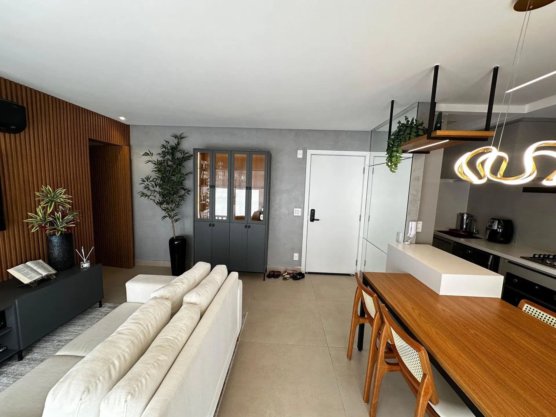 ELEV MARISTA MOBILIADO E DECORADO! 2 SUÍTES 73m²