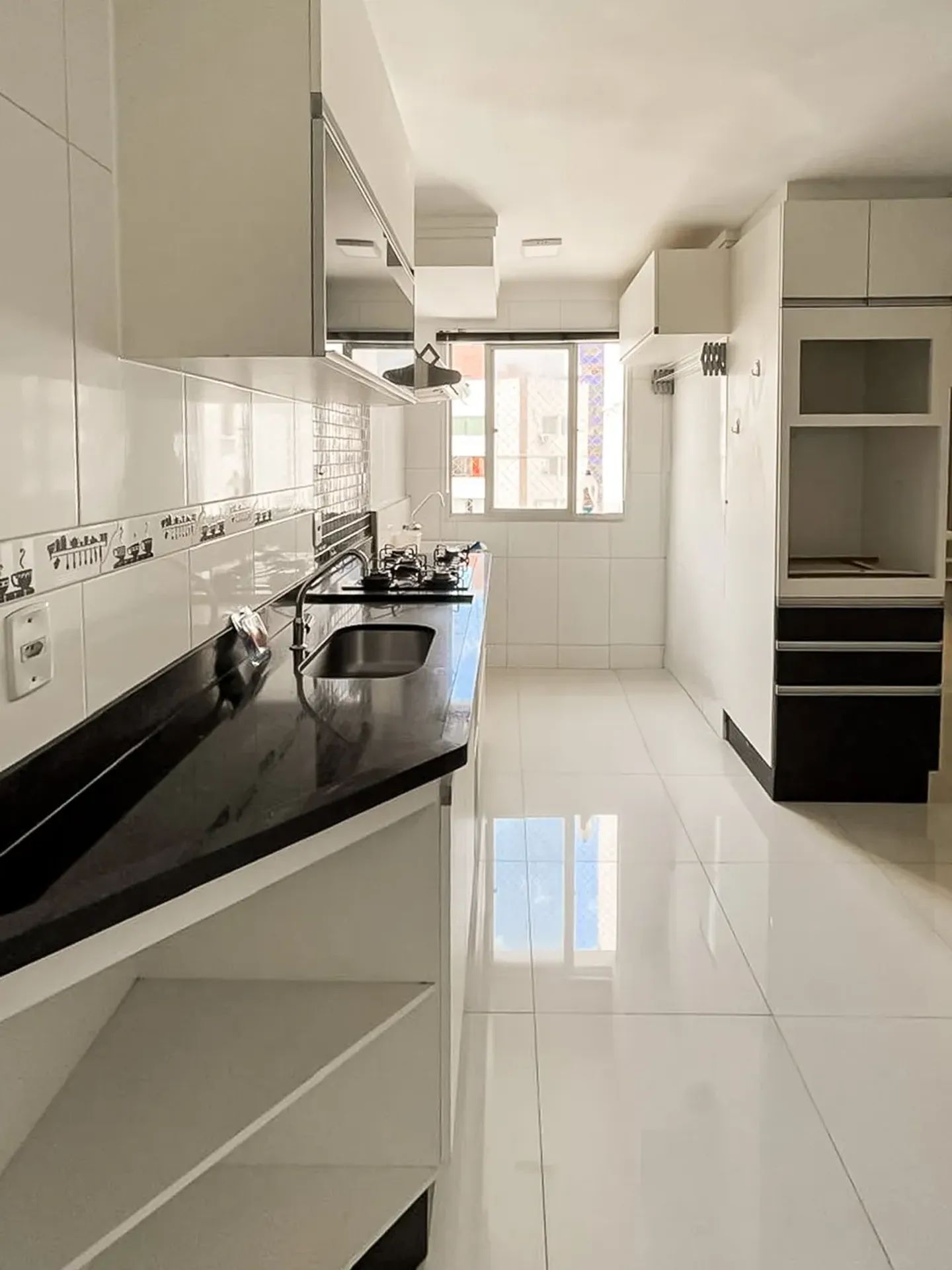 Apartamento reformado com 2 quartos na T-37, Setor Bueno - Goiânia - GO